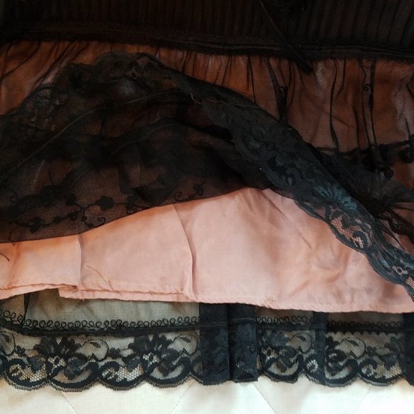 Black lace skirt . Size 8 - Picture 4 of 9